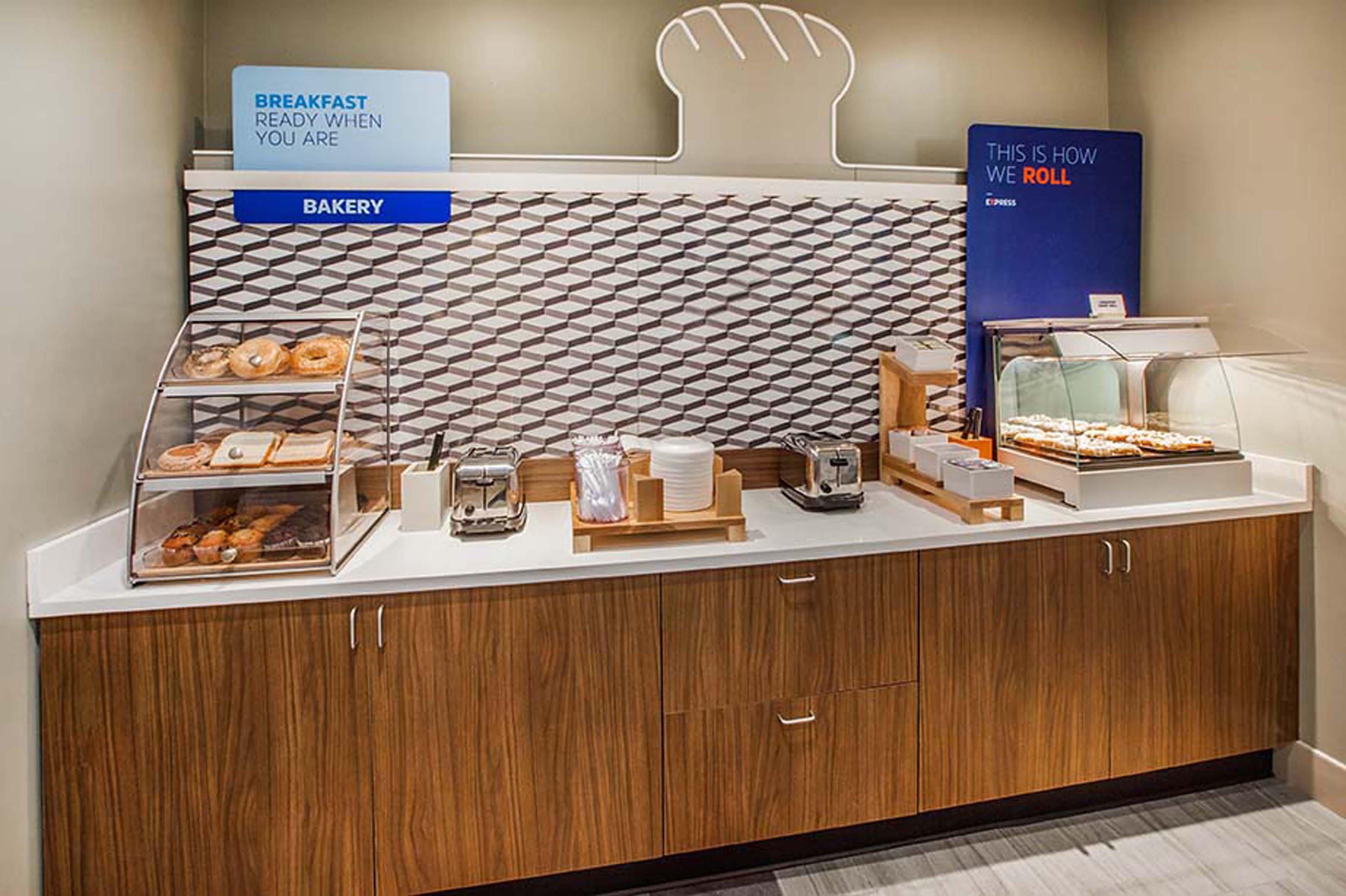 Express & By Ihg Hotel Roanoke Rapids