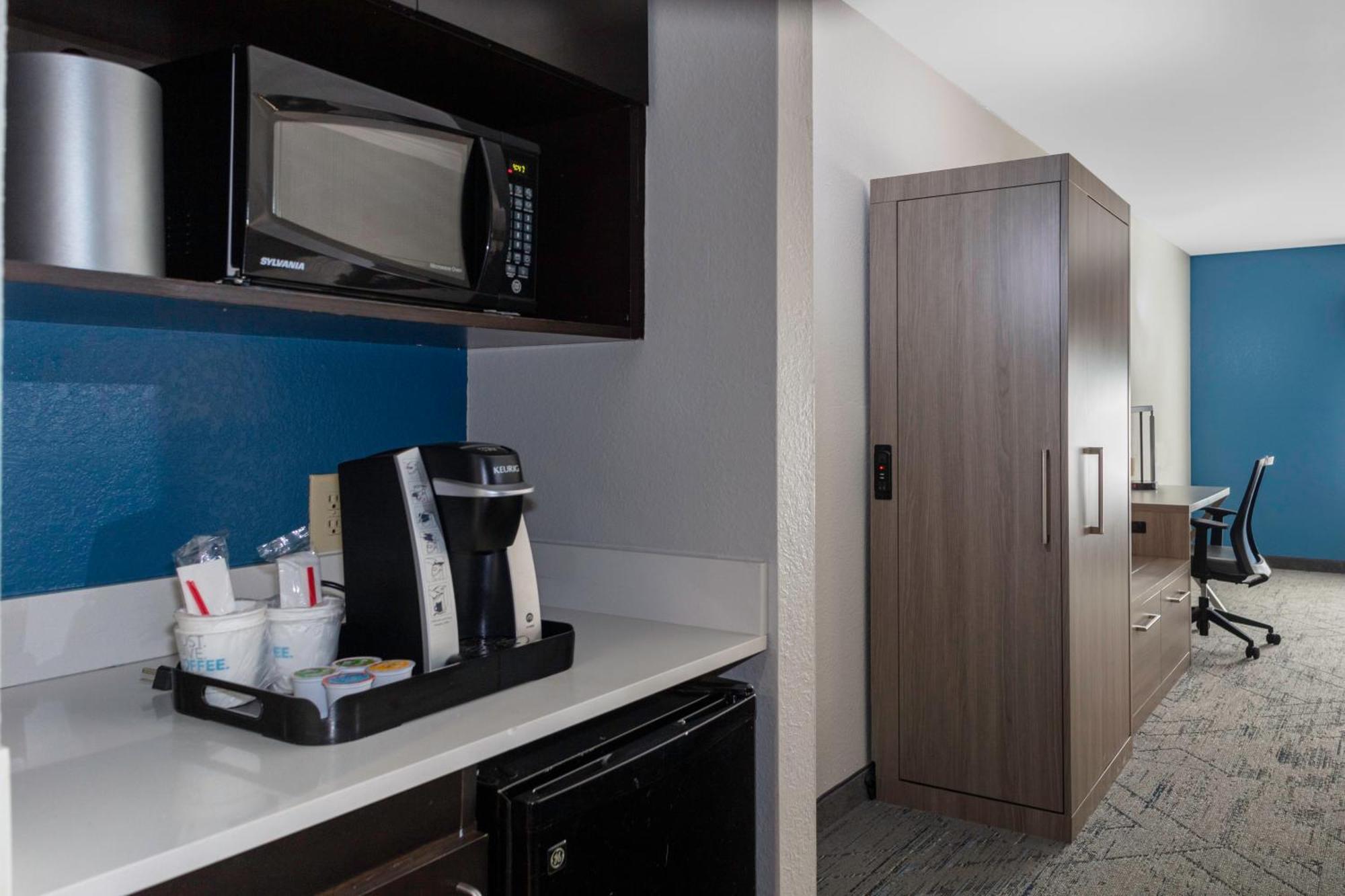 Express & By Ihg Hotel 3*