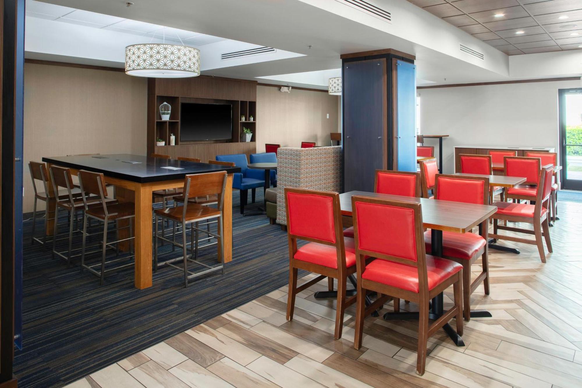 Hotel Express & By Ihg 3*