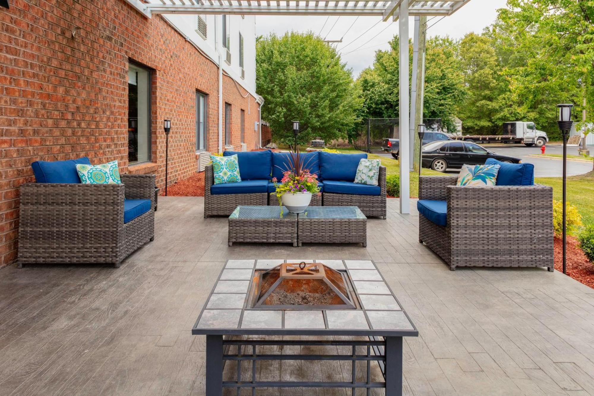 Express & By Ihg Hotel Roanoke Rapids