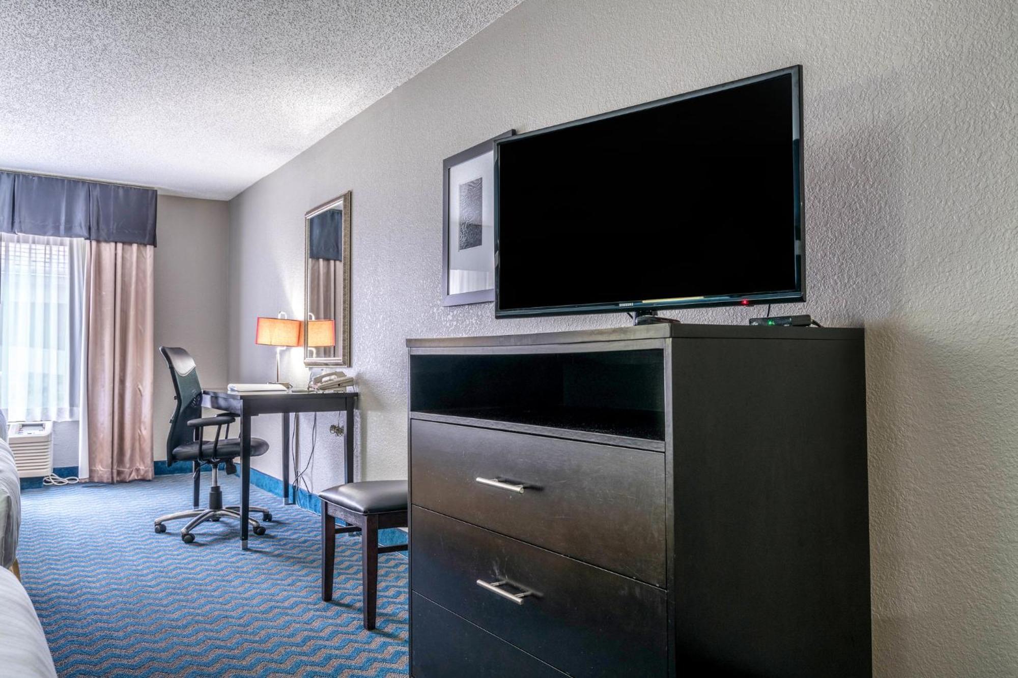 Express & By Ihg