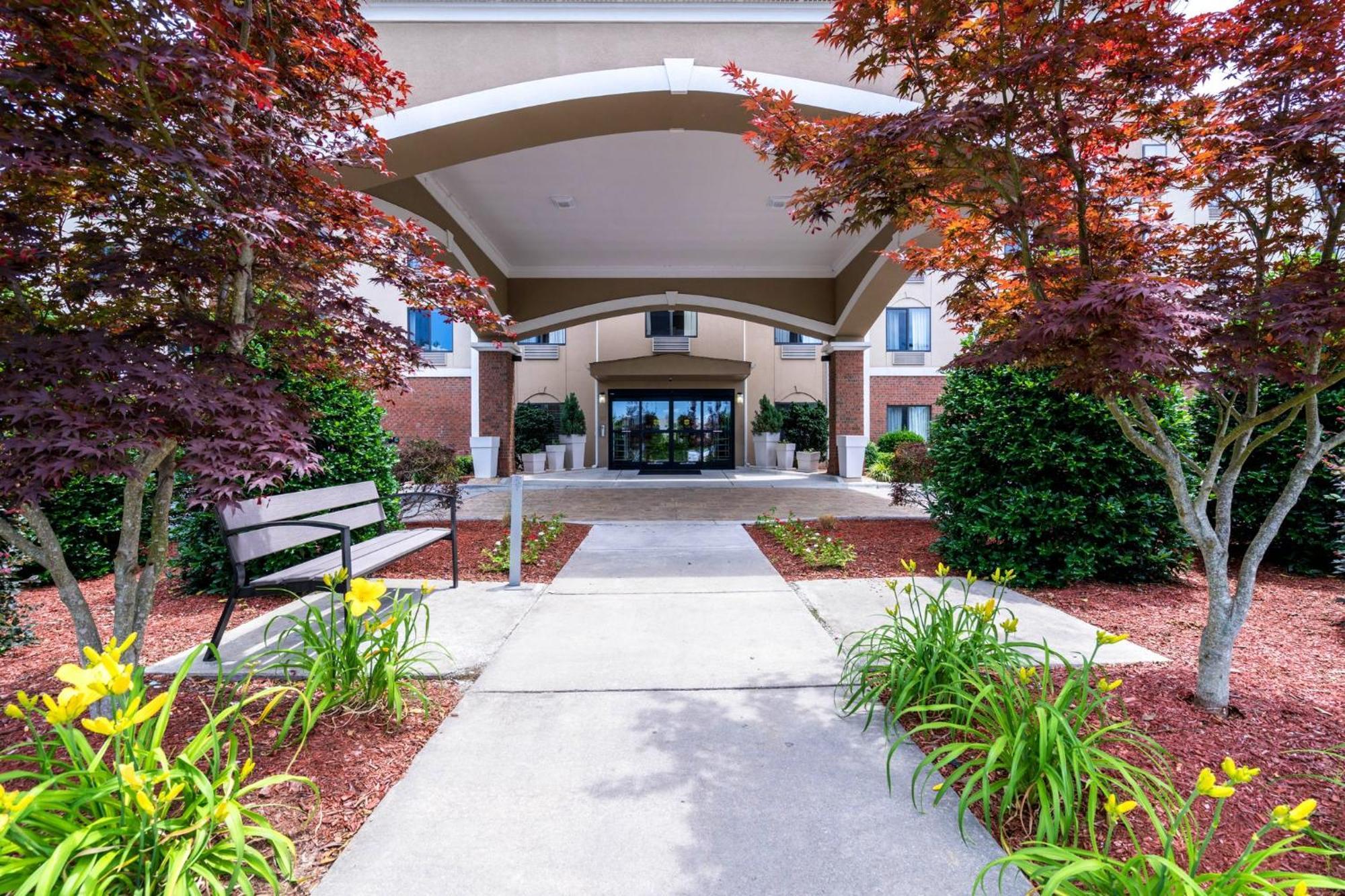 Hotel Express & By Ihg 3*