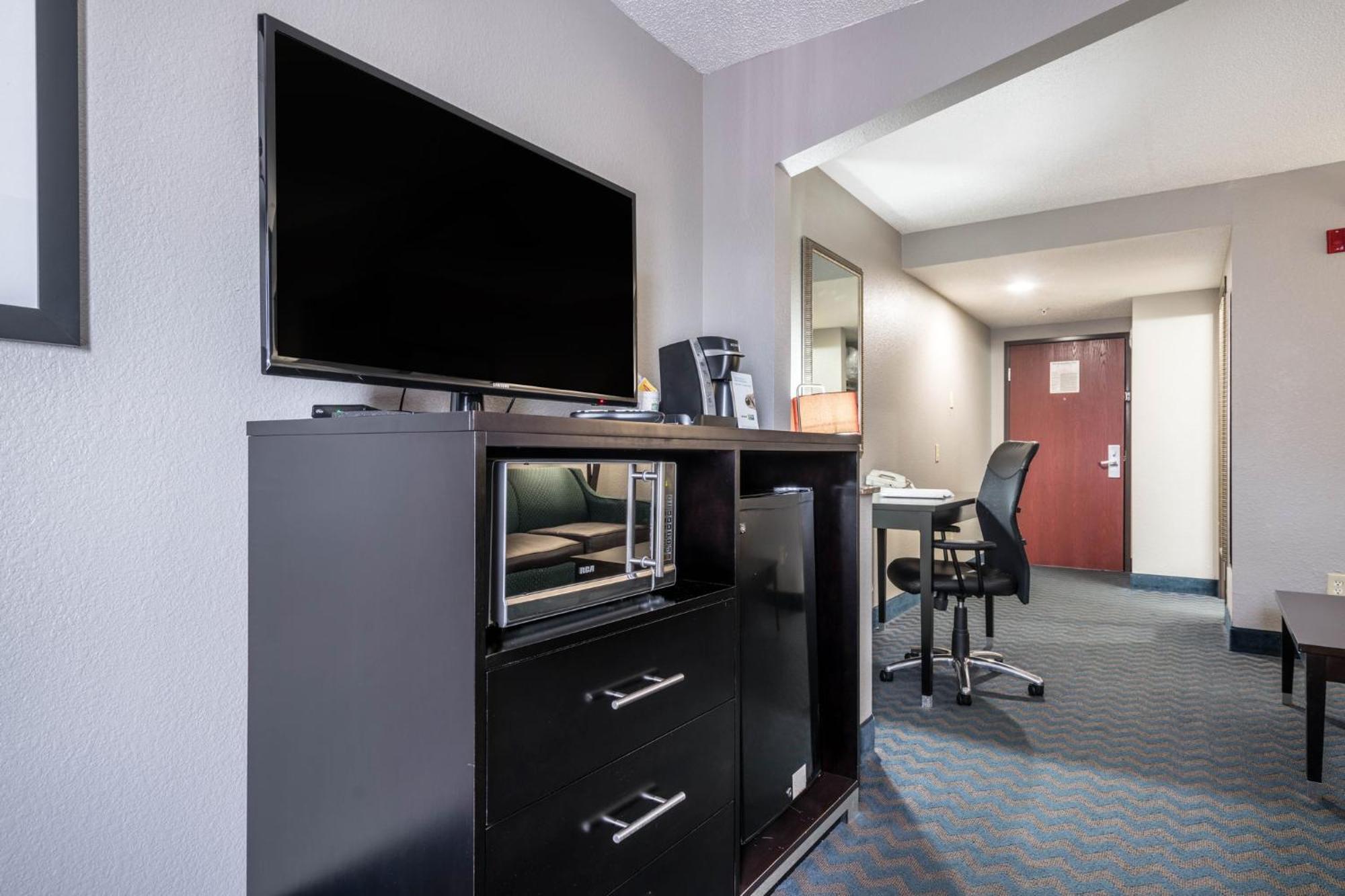 Express & By Ihg 3*