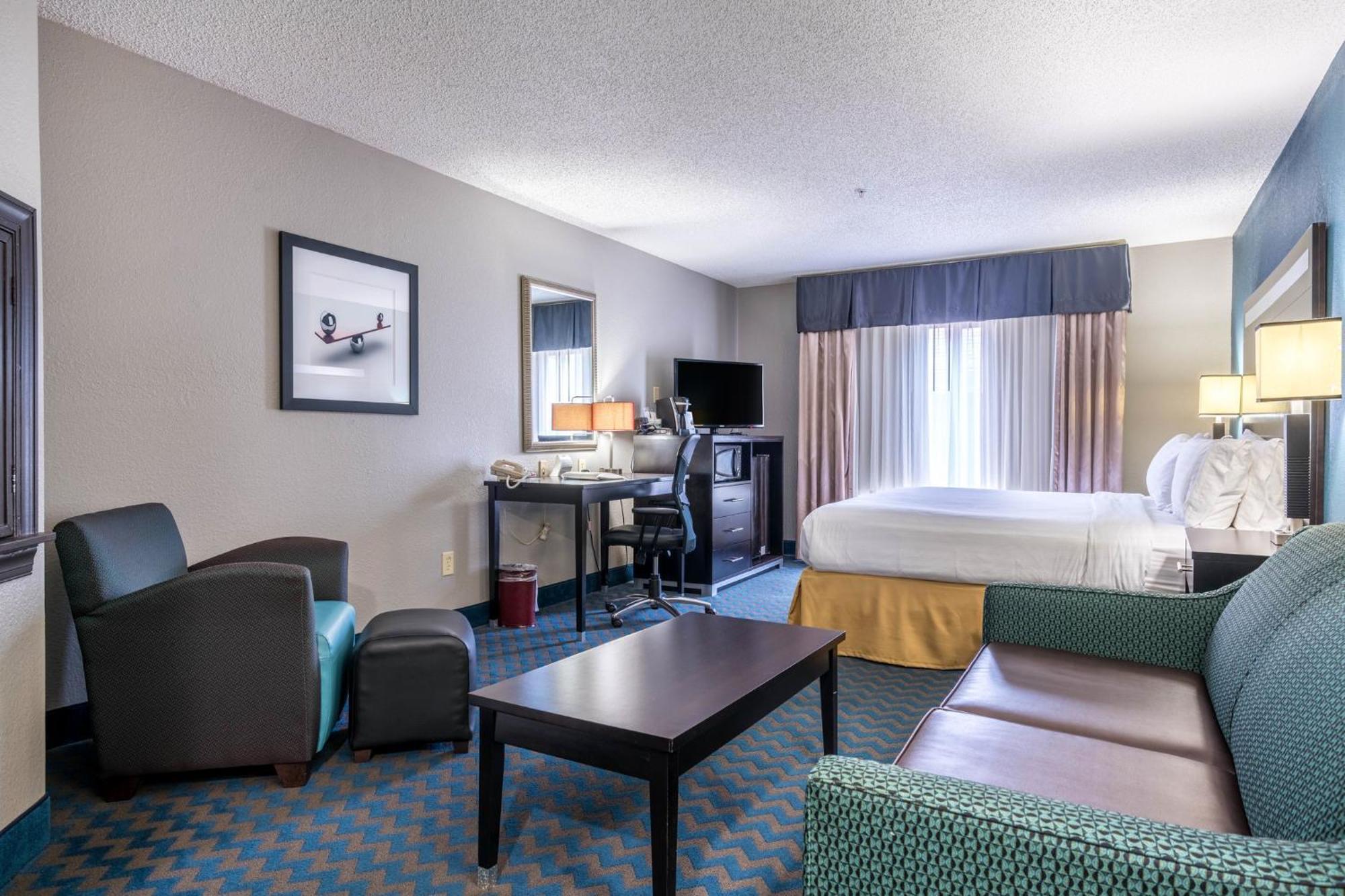Hotel Express & By Ihg 3*