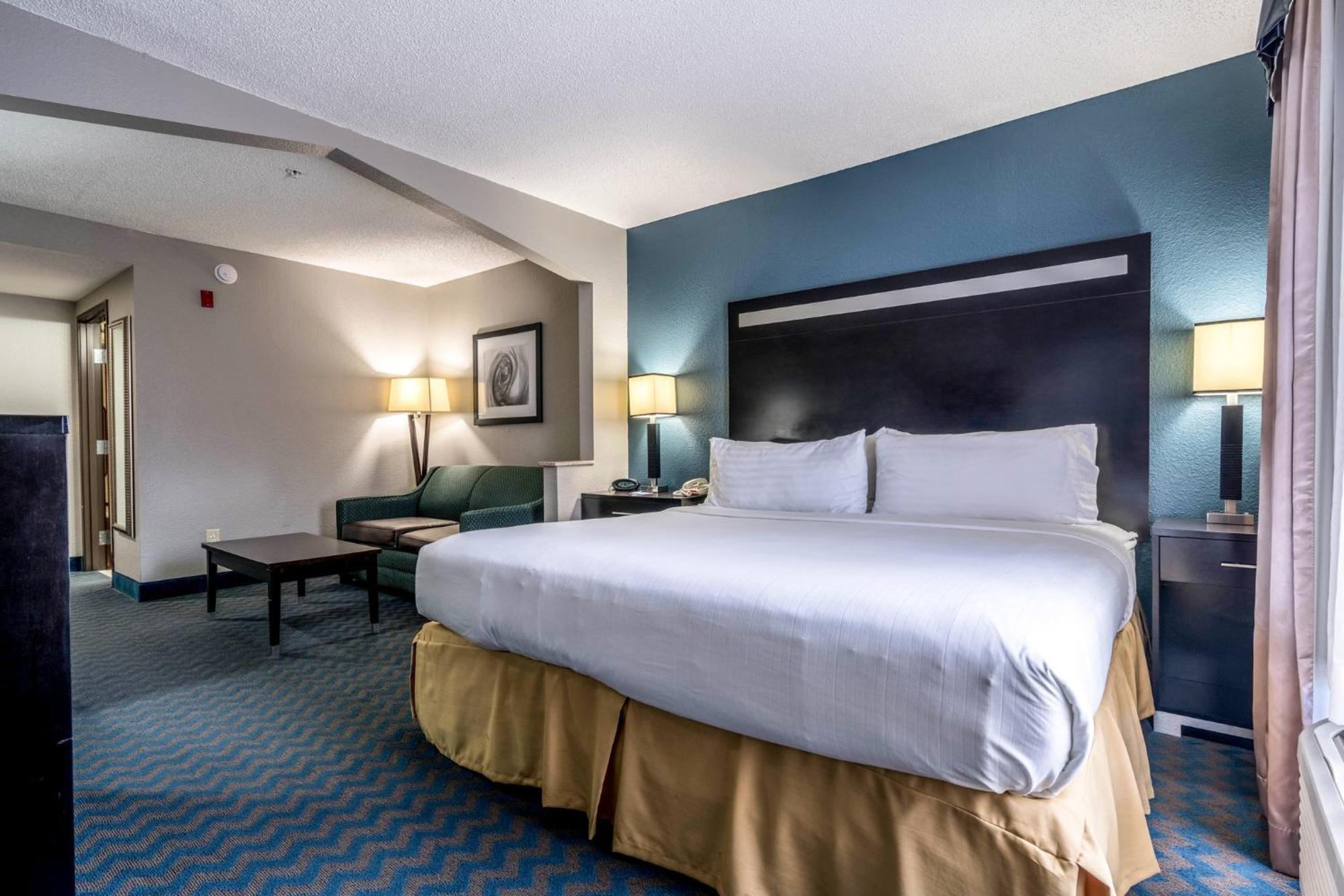 Express & By Ihg Hotel 3*