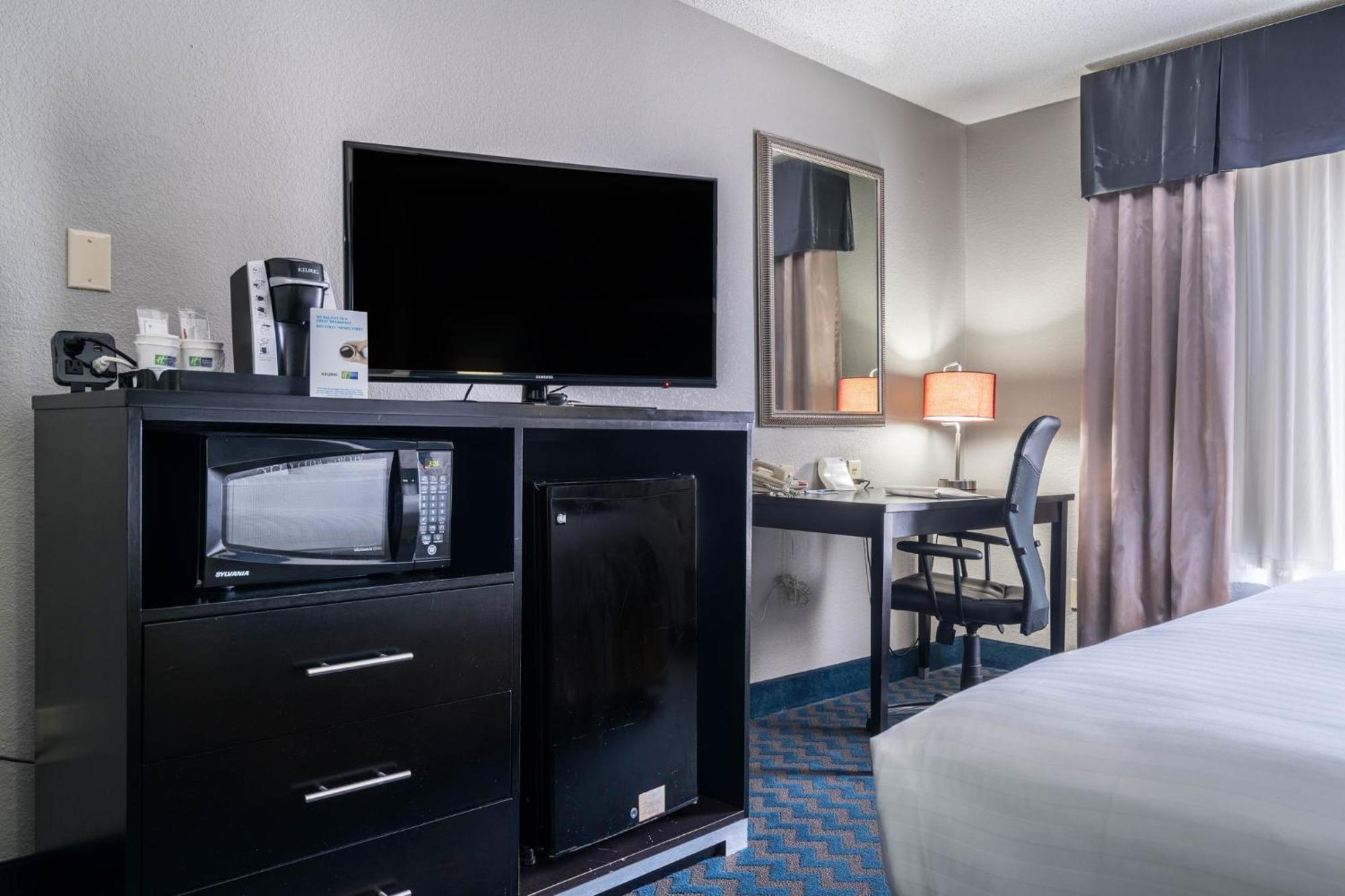 Express & By Ihg 3*