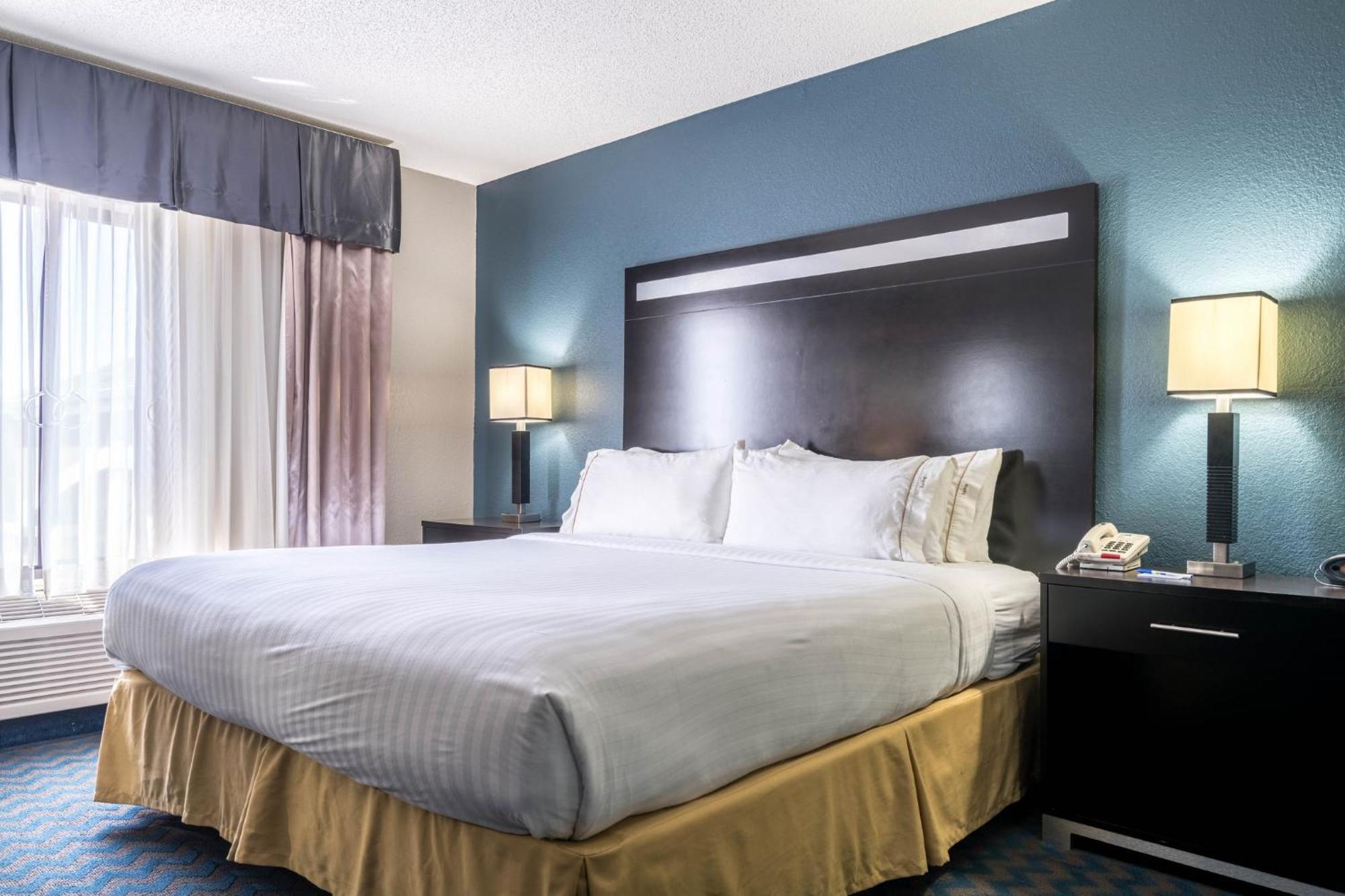 Express & By Ihg