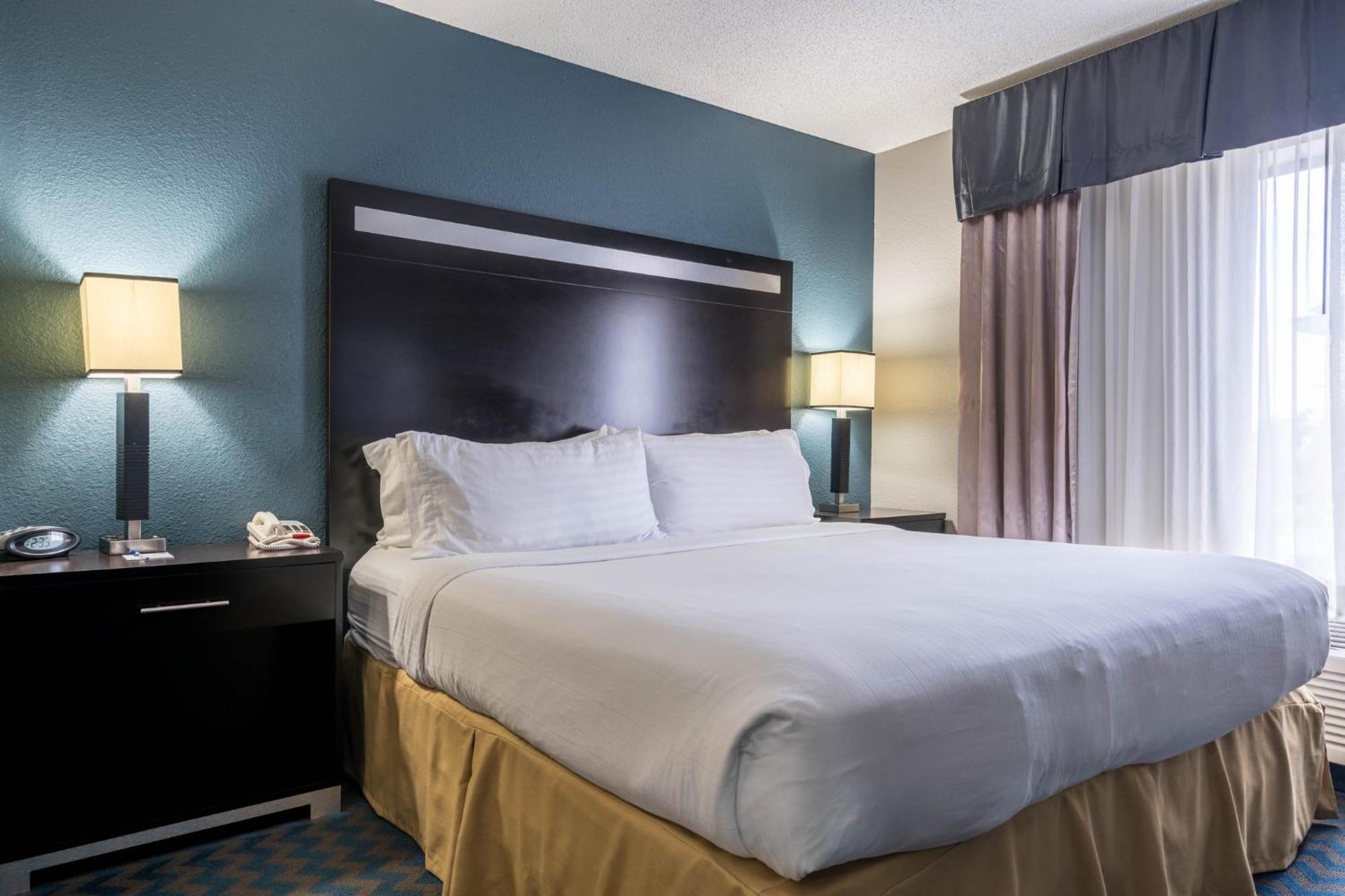 Hotel Express & By Ihg Roanoke Rapids